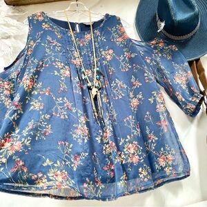 Prairie boho vibe floral flowy blouse w cold shoulder shabby chic feminine feel